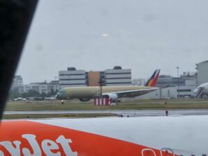 Why an Unpainted Airbus A350 Flies Before a Fully Painted One: The Logic of Aviation Logistics